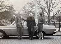 Ředitel Muzea J. A. Komenského v Naardenu  H. H. J. Heule, uprostřed