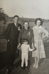 Marián Kvarda with his mother Anděla Kvardová (centre) and his half-siblings (1952)