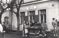 Sokolovské „máničky“ na pochodu Praha-Prčice, 1986