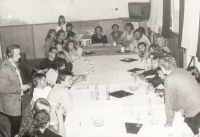 Na lesní brigádě v Horní Blatné pořádané Jindřichem Konečným (1989)