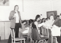 Na lesní brigádě v Horní Blatné pořádané Jindřichem Konečným (1989)