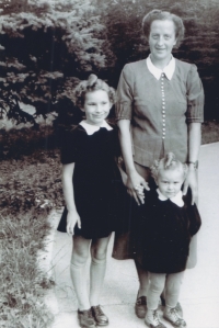 Witness with her sister and governess Mrs Nápravníková, around 1940