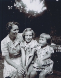 Božena Tomšová (right) with her mother and older sister, around 1942