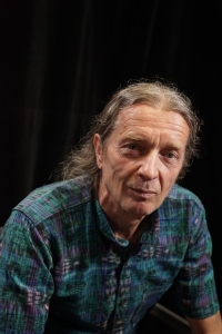 Studio photo of Rudolf Houfek from the recording in 2025