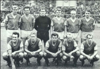 Tým Dukly Praha, pamětník druhý zleva ve spodní řadě, pol. 60. let