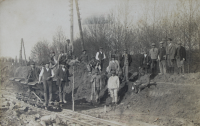 Men with a hand-operated rail cart, excavation work on the Prague-Tábor line, probably between 1905 and 1914