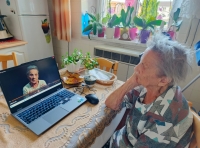 Věra Horáková watching the documentary We Experienced War