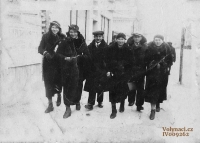 Cestou z kostela v Lucku, Karel Štěpánek třetí zleva