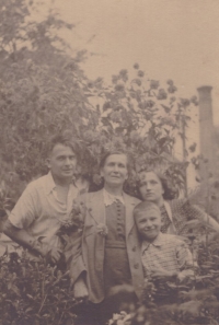 Zdeněk Beran (right) with his parents and grandmother in 1937