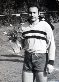 Witness in 1971 before leaving for a foreign engagement