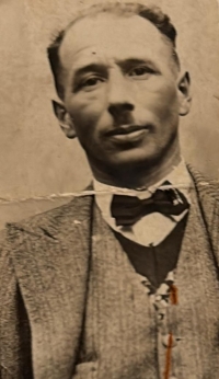 Anna Bizova's father, Václav Sussman