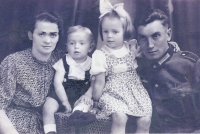 Jana Glaserová with her parents