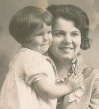 Two-year-old Libuše with her mother Emílie Řídká, née Piskáčková