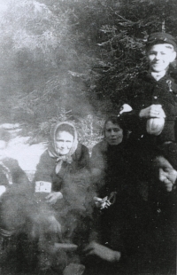 Undeported Germans from Bučnice with P-band as "work" in the forest