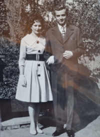 Eduard Konvička s budoucí manželkou, léto 1961
