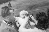 With parents, Malá Úpa, 1947