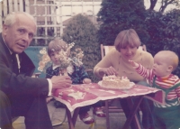 In England to see her parents, already with her own children, 1978
