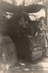 Rosa Schütz at the memorial in Smetana Gardens, 1940s