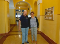 Leo Schön in the building of today's grammar school in Broumov, in 1943 he started attending a German boys' school there, next to him the headmistress of the Hradební Primary School, which is also housed in the building