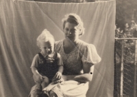 Witness's husband Herbert Janka with his mother, circa 1943