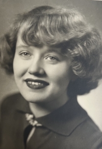 Jana Procházková in 1952; graduation photo