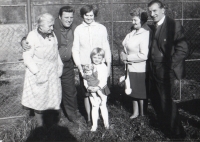 Little Petra Jáchymstálová with her family. From left: great-grandmother, father Peter, mother Jarmila, grandmother Rosa and grandfather Emil
