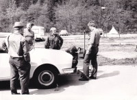 Jaromír Gebas, in cooperation with the police, carries out a free emission check of local residents' cars, on the basis of which permits were subsequently issued, Špindlerův Mlýn, 1978