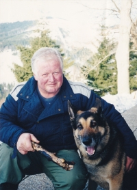 Jaromír Gebas with his dog in Špindlerův Mlýn in 1998