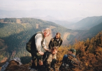 Accompanying the professional excursion, Jaromír Gebas first from the left, next to him stands Ing. Zdeno Pochop from Slovenský ráj, Zlaté návrší - Labský důl, 1998