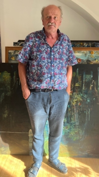 In front of his paintings, Dvorska, 2025