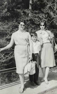 Sister Anna and Marie and youngest brother Arnošt, 1961