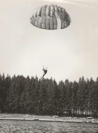 Career soldier –  jumps into water, Sečská dam, Chrudim airport
