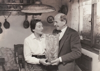 Mr. and Mrs. Zátopek with a vase by Vlasta Novotná