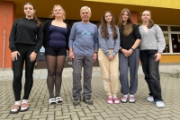 S žákovským týmem při nahrávání pro projekt Příběhy našich sousedů, 2024