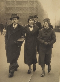 Emmy and Vladislav Krutas during a congress in Zurich, 1938