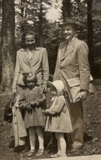 Věra Pazderková with her parents and sister, undated
