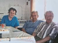 With his brother Jan (right) and his wife, the witness in the middle, 2005