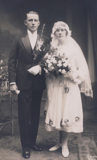 Dědeček a babička Václav a Julie Ráčkovi (svatební foto), Brno, 20. léta