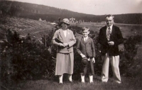 Heidemarie Polívková's father with her parents