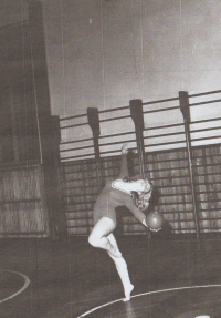Heidemarie Polívková as a gymnastics competitor (1974)