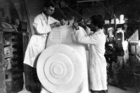 Gotthard Janda, left, at the secondary school in Uherské Hradiště with a model of a tyre making machine