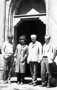Gotthard Janda on the left with colleagues from the People´s Art School in front of the cathedral in Opava