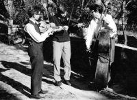 Gotthard Janda on the left, Josef Uprka, a secondary school classmate on the right