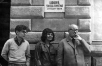 Gotthard Janda on the left as a teacher at the Pople´s Art School two years after his military service