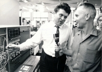 Vladimír Škvor na kongresu počítačové techniky (poč. 70. let)
