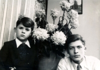 Vladimír s bratrem Zdeňkem v roce 1942
