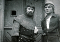 Vladimír Škvor s otcem jako ochotničtí herci ve hře Dalibor na hradu Křivoklát