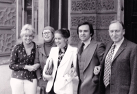 Wedding of Ivana Koutská and Jiří Gruša in 1978 (from the left: Otka Bednářová, Zdena Tominová, Ivana Koutská, Jiří Gruša and Sergej Machonin)