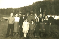 The last Germans of Bučice at a time when most of the other original inhabitants had already been displaced, Anna Feigl in the very front, first from the right