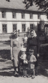 Zdeněk Hlačík (the boy at right) with his cousin Jan, his mother (wearing a scarf) and her sister